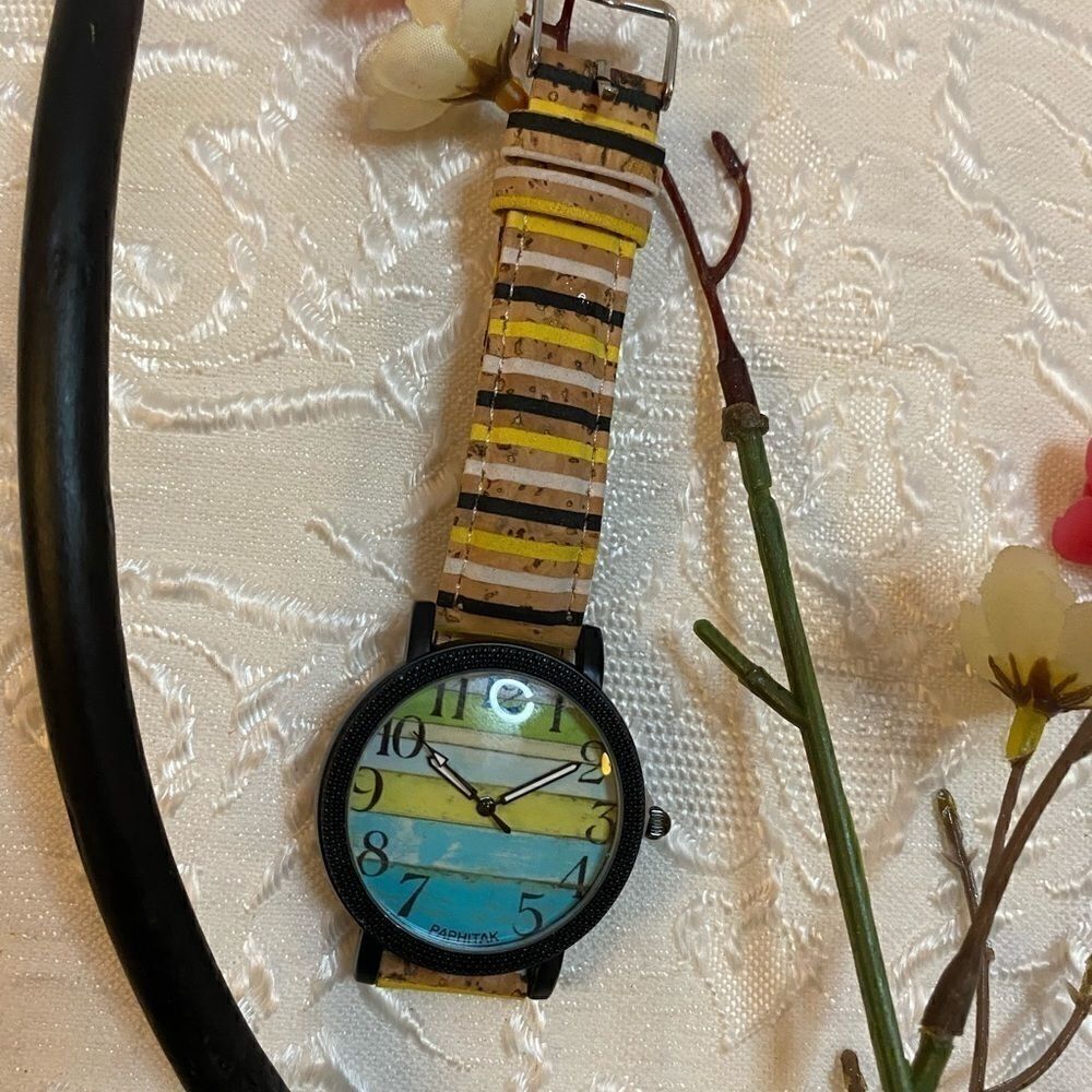 🎁Paphitak ladies fashion watch Retro charming Available in different colors 💥 - Picture 2 of 11